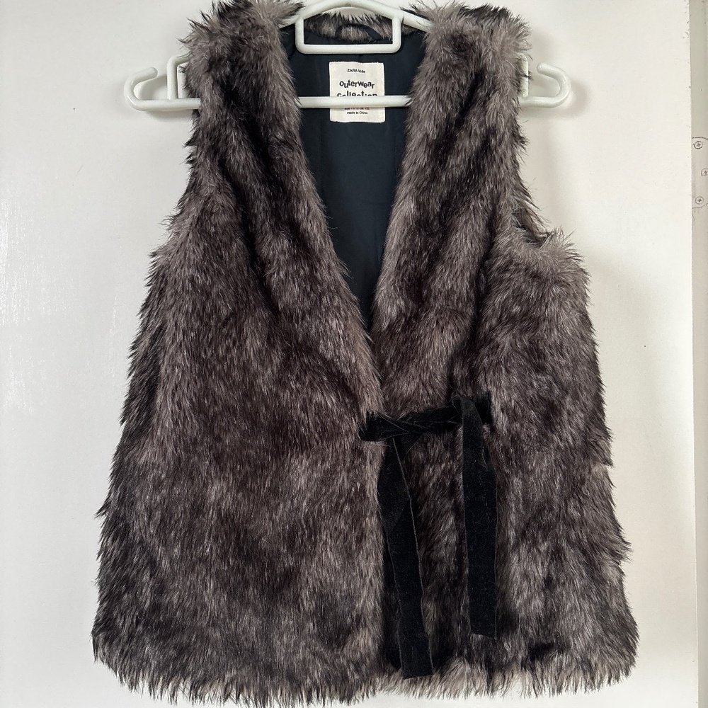 Zara kids furry vest, petite, 152cm, size 11/12